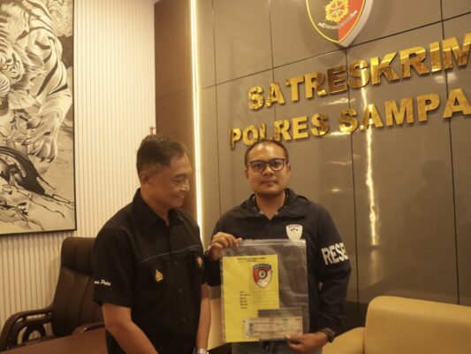 Kepala Satreskrim Polres Sampang, Iptu Nur Fajri Alim (kanan).