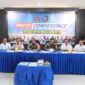 Petugas Bea Cukai bersama Satgaspam Lanudal Juanda saat menunjukkan barang bukti narkotika yang berhasil digagalkan penyelundupannya melalui Bandara Juanda. Sinergi kedua instansi ini menjadi bentuk komitmen pemberantasan narkotika di pintu masuk negara. ©insuara.id