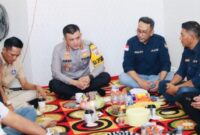 Kapolresta Sumenep Kombes Pol. Ariek Indra Sentanu kala bertandang ke Kantor AJS (Aliansi Jurnalis Sumekar).