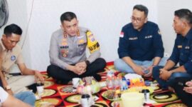 Kapolresta Sumenep Kombes Pol. Ariek Indra Sentanu kala bertandang ke Kantor AJS (Aliansi Jurnalis Sumekar).